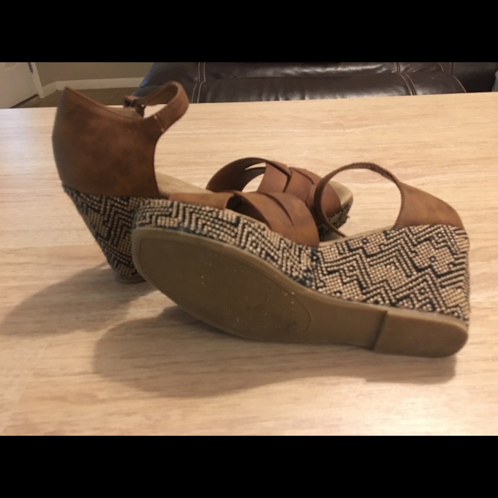 Aztec print Wedges - Picture 4 of 4